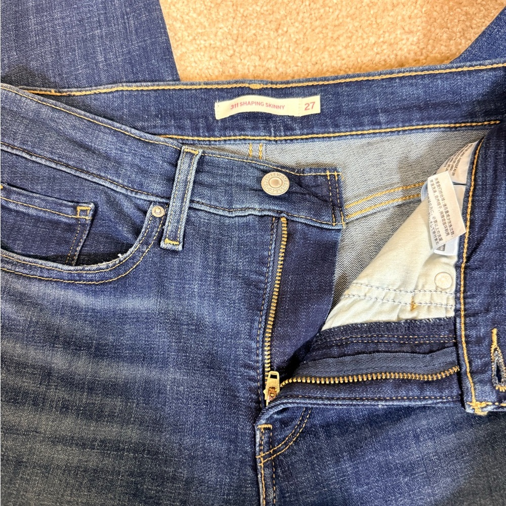 Levi's Women's Deep Blue Skinny Jeans size 27 like new - Picture 7 of 9
